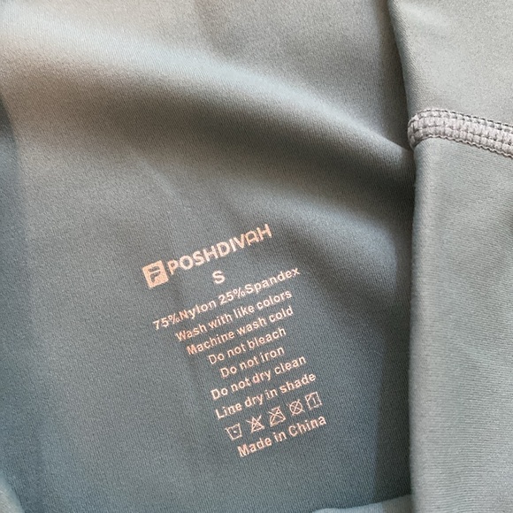 Buttery Smooth Maternity Leggings with Pockets. Size Small. - Picture 5 of 5